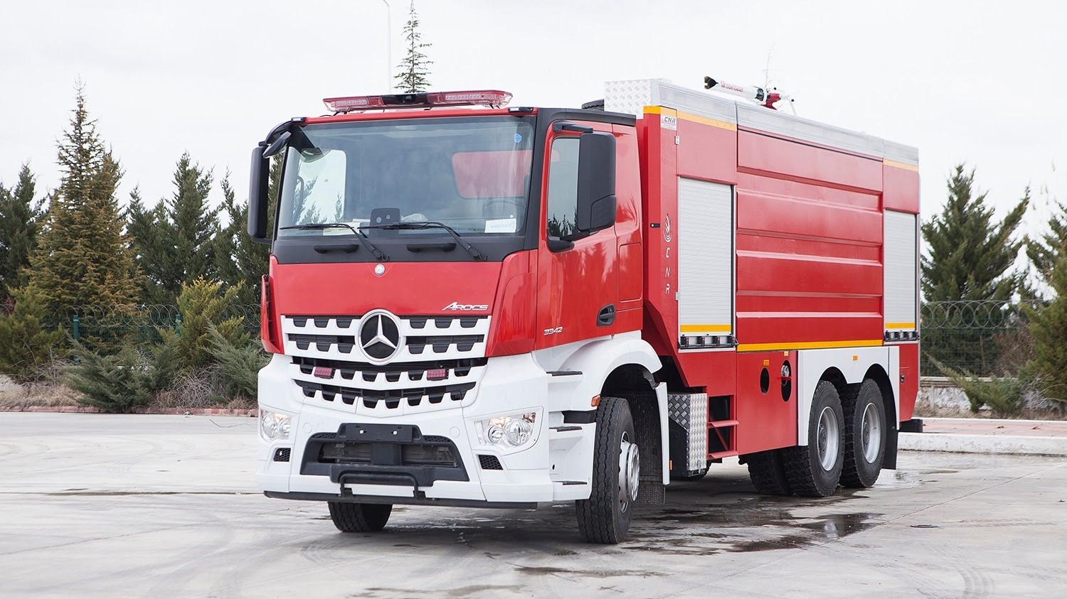 FIREFIGHTING VEHICLE